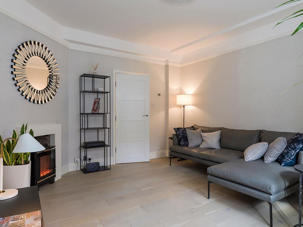 Apartment in Kingston upon Thames - View 4