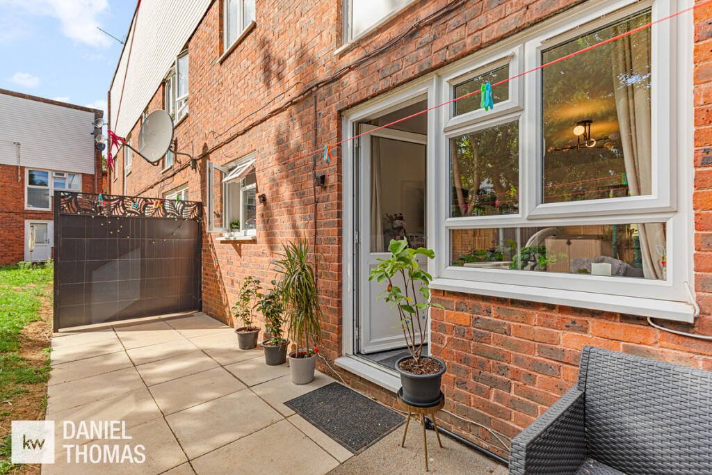 Apartment in Enfield - View 2