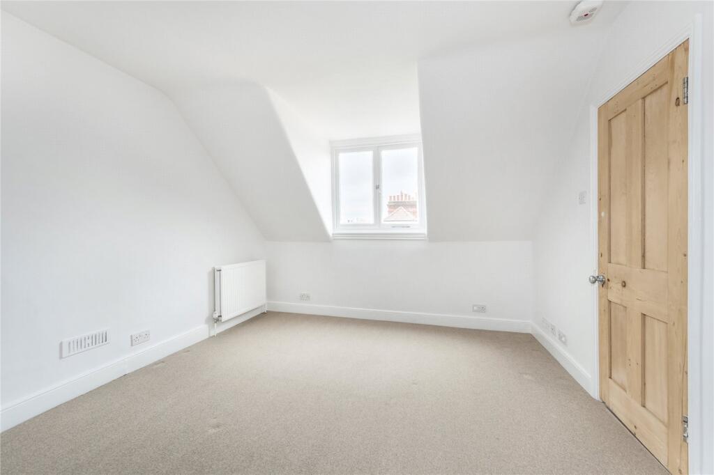 4 bedroom semi-detached house for rent