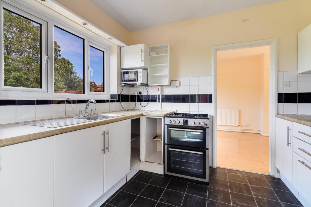 House in Cambridge, Whitehill Estate, Barnwell - More