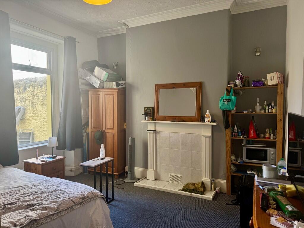 Ilbert Street, Stonehouse. 5 letting room HMO Investment property.  photo 4