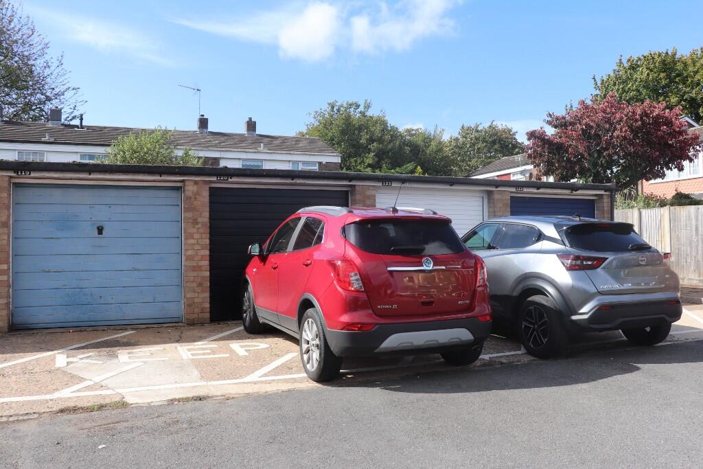 Webb Rise, Stevenage, Hertfordshire, SG1 photo 3