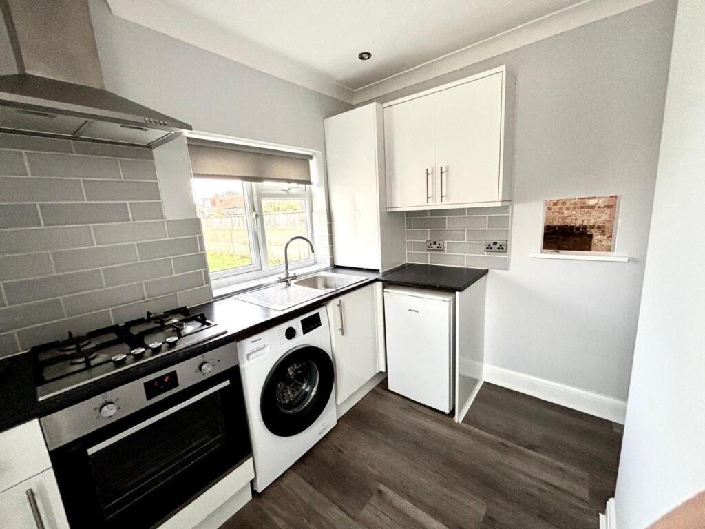 Kingsway, Staines-upon-Thames, Surrey, TW19 photo 3
