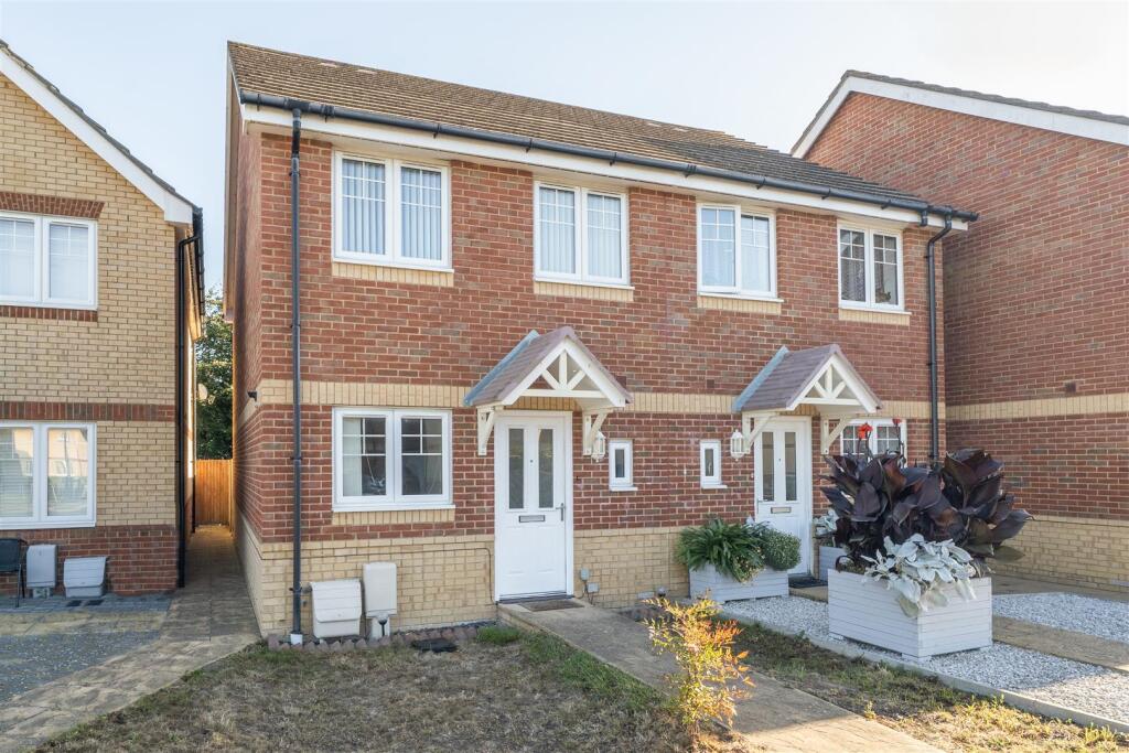2-bed semi-detached on Applegate Way, Bognor Regis, £285,000