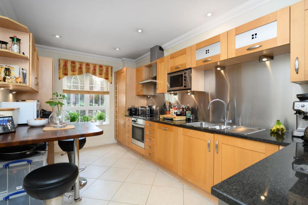 Apartment in Walton-on-Thames, Hersham - View 5