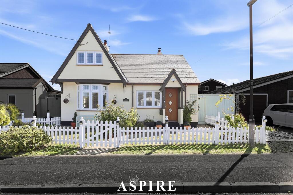 3-bed detached on May Avenue, Canvey Island, £450,000