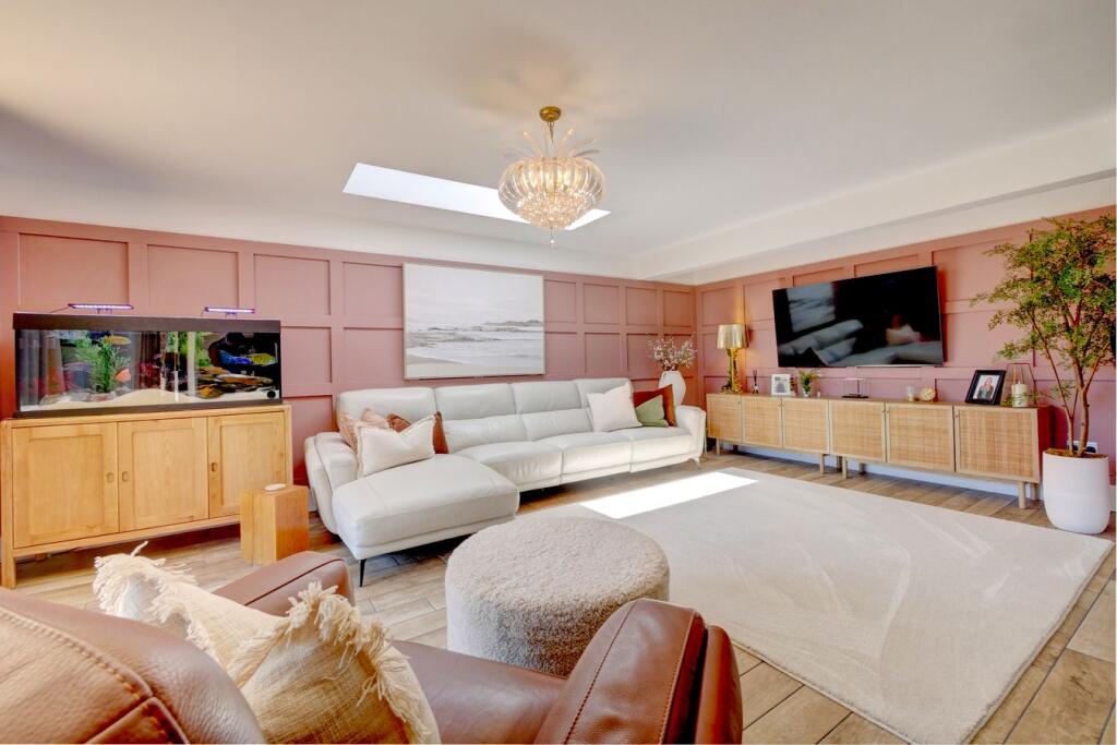 Hawthylands Road, Hailsham, BN27 - View 4