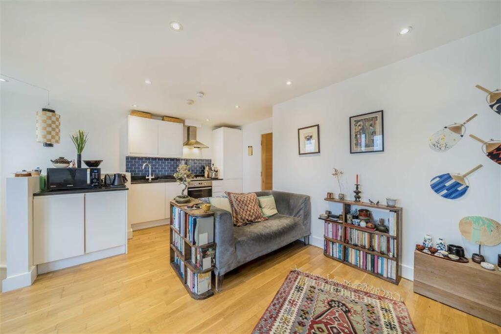 Main image of property: Lavender Hill, Battersea