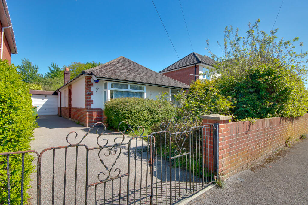 Main image of property: BITTERNE! NO FORWARD CHAIN! DECEPTIVELY SPACIOUS! IMPRESSIVE PLOT!