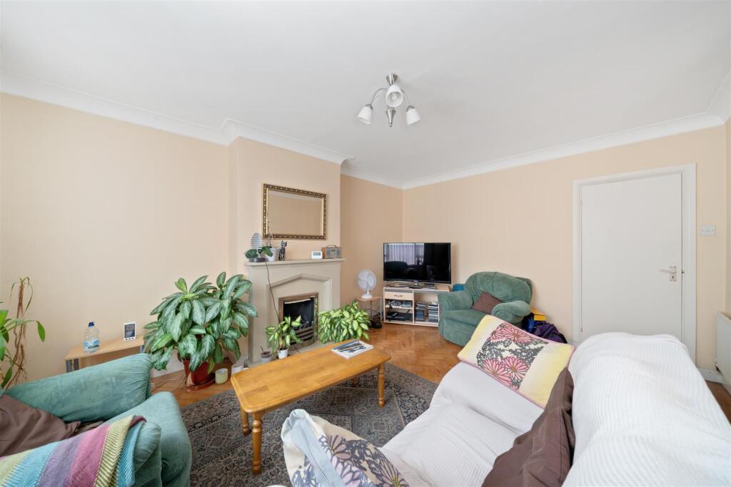 House in Morden, Merton Park - View 3