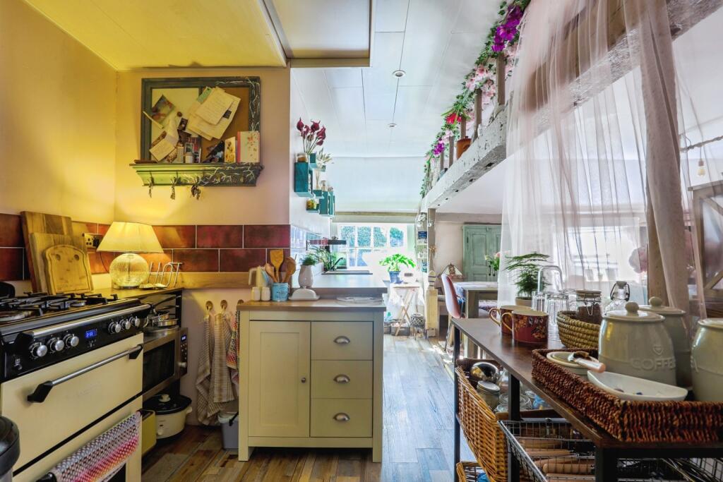 Apartment in Rochester, Kent - More