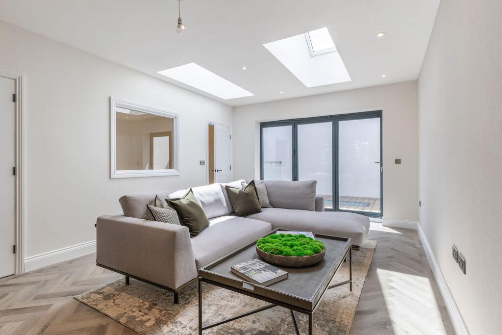 House in Brighton, Prestonville - More