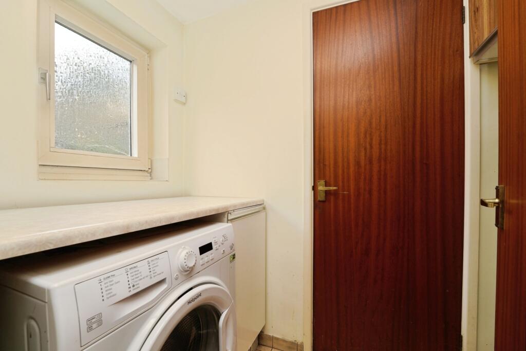 House in Gloucester - View 5