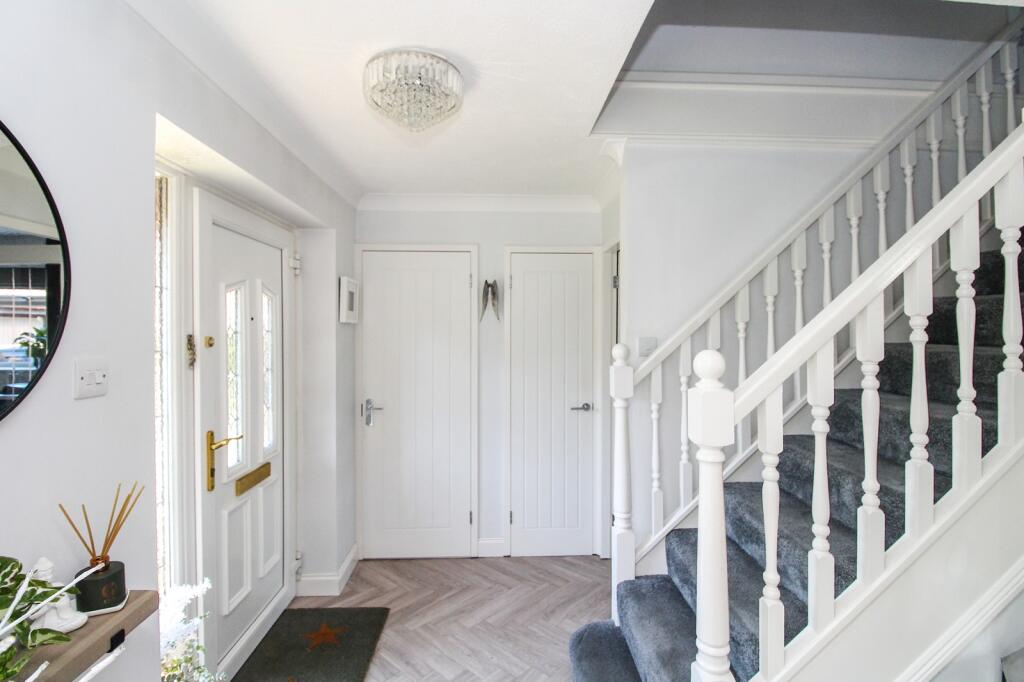 House in Crawley, Lowfield Heath - View 2