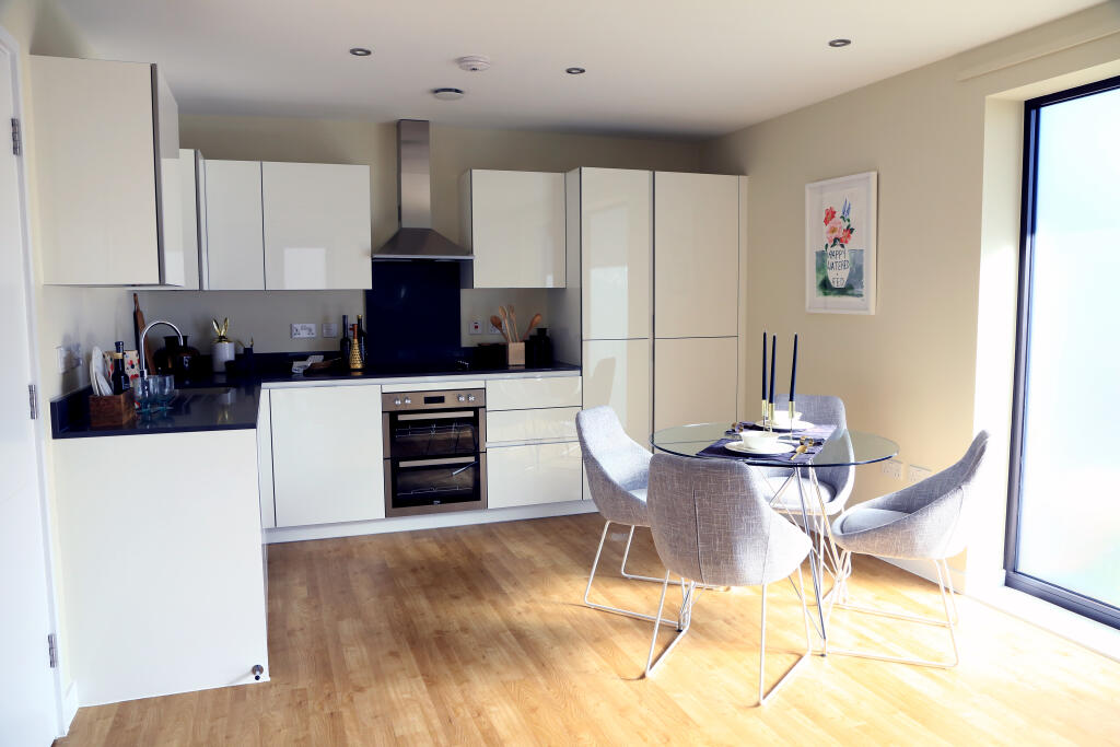 Apartment in Southall - View 5