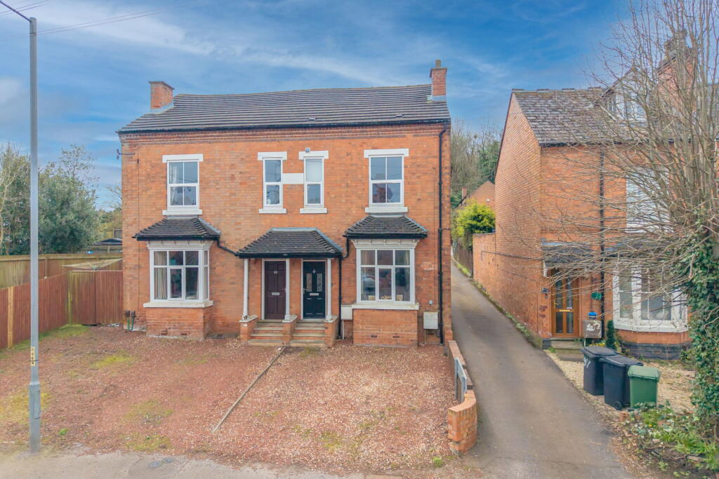 Main image of property: Bromsgrove Road, Redditch, B97 4RL