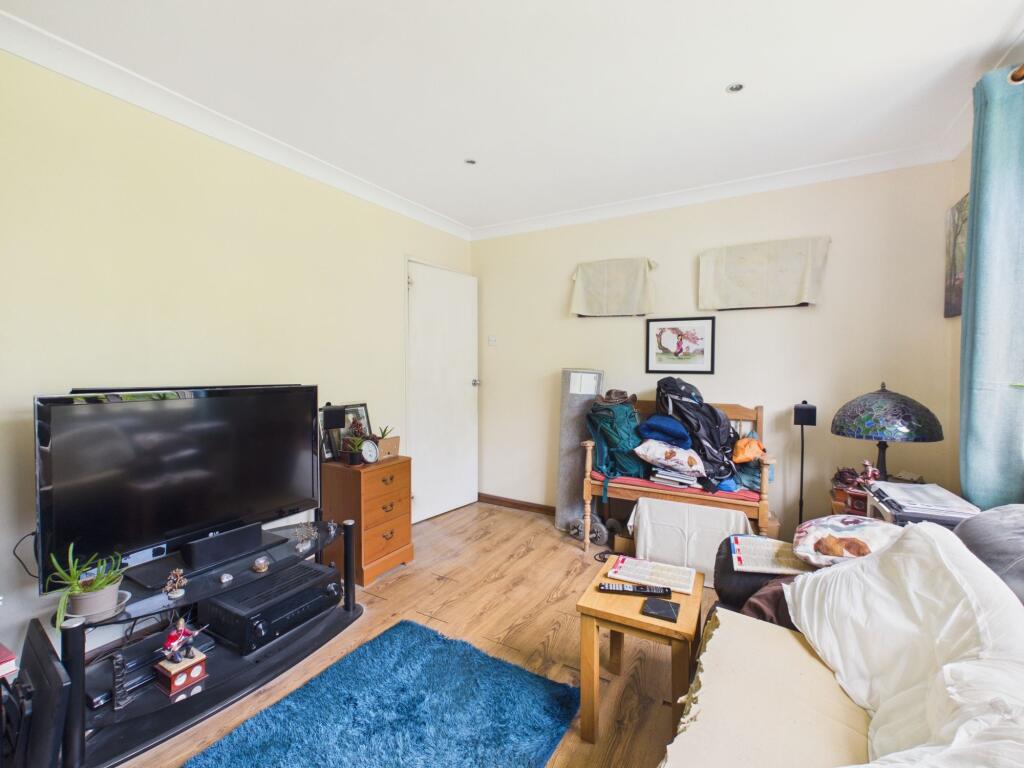 Marlow Road, Towcester, NN12 - View 4