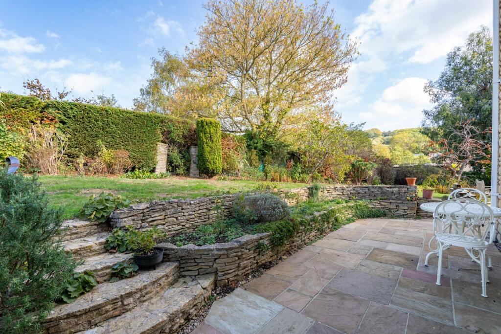 Ratcliff Lawns, Southam, Cheltenham, GL52 photo 3