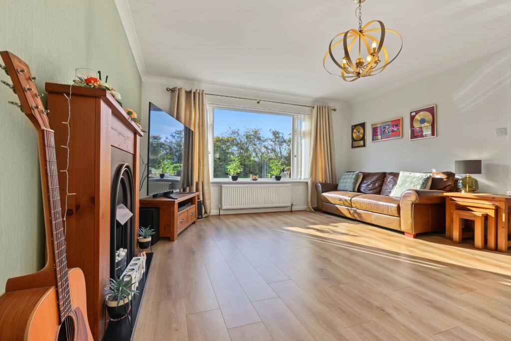House in Erskine, Freeland - View 4