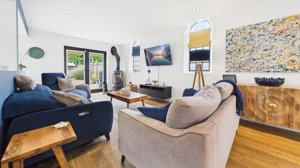 House in South Kesteven, Langtoft - More
