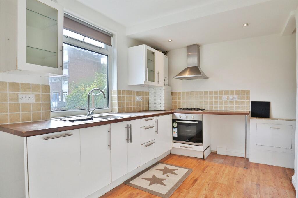 House in Leeds, West Yorkshire - View 4