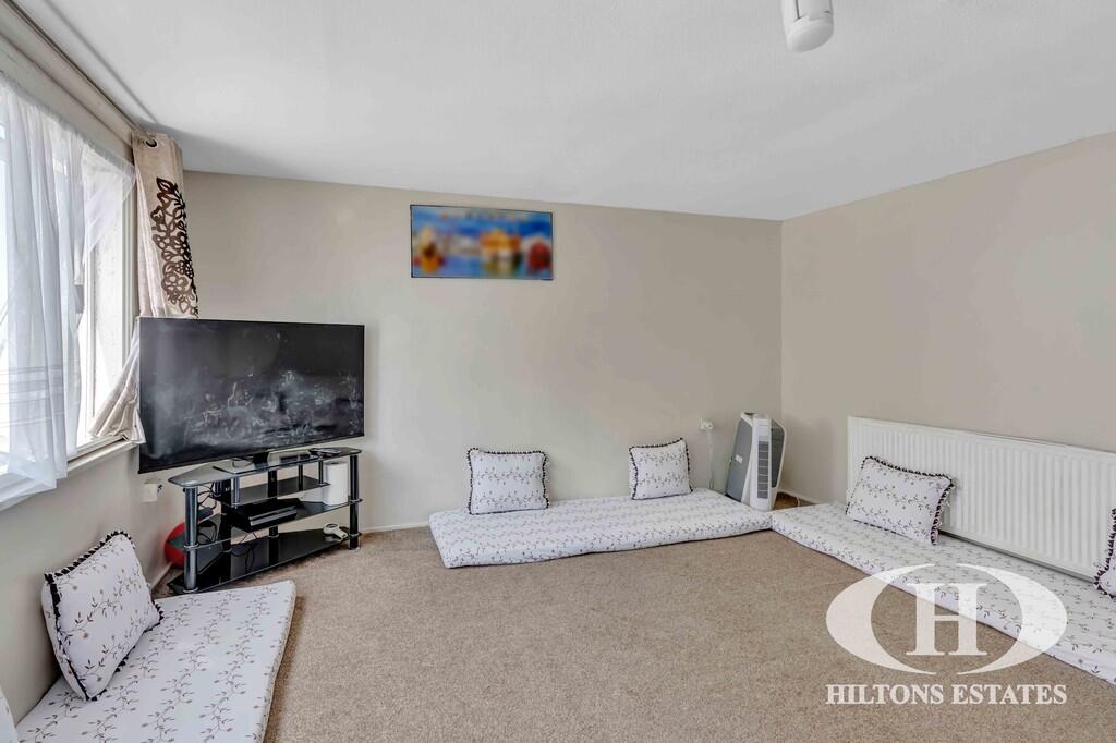 Apartment in Southall - More