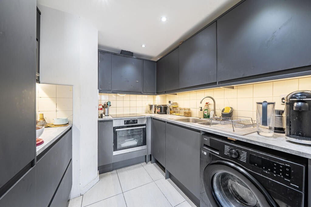 Apartment in London - View 5