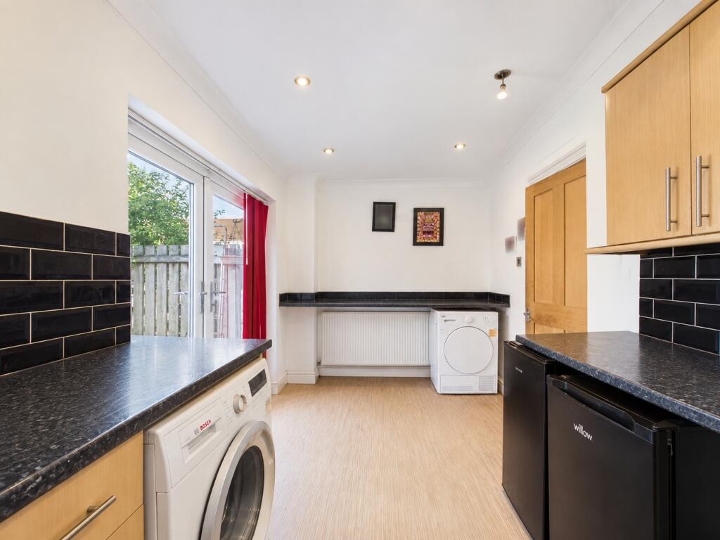 House in Hull, Longhill - More