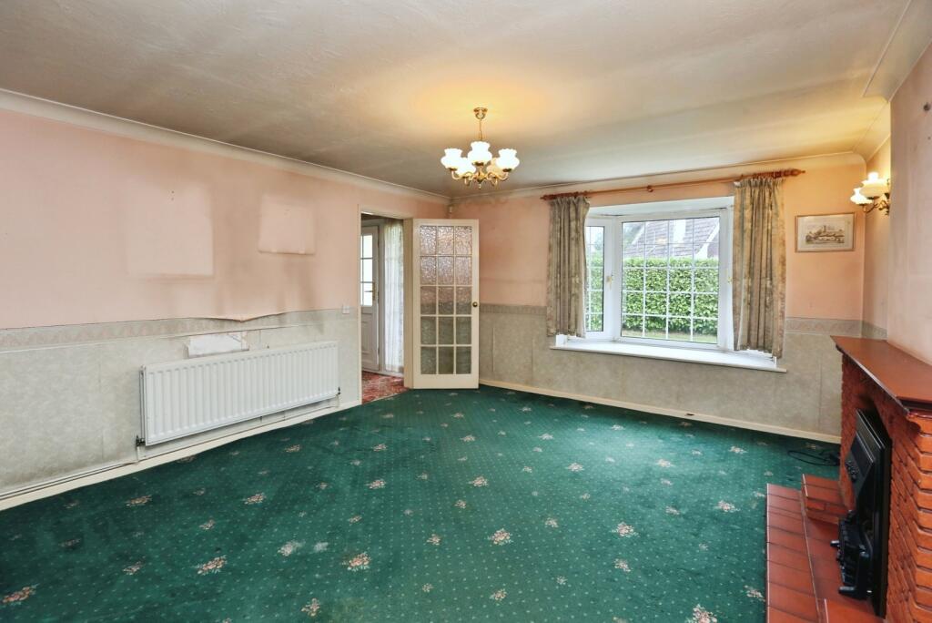 House in Eastleigh, Boyatt Wood - More