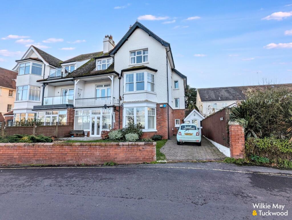 3-bed flat on Esplanade, Minehead, £350,000
