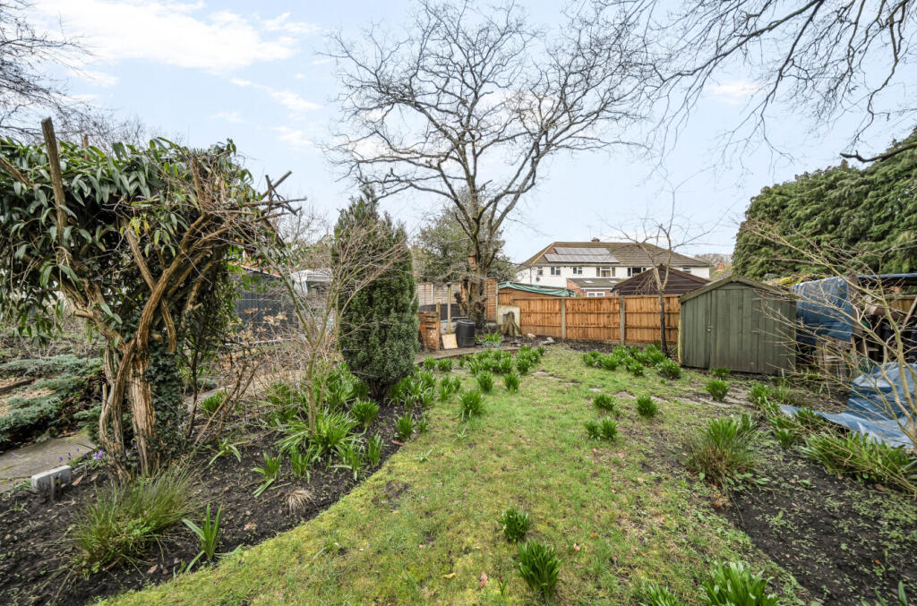Ratcliffe Road, Farnborough, Hampshire, GU14 photo 2