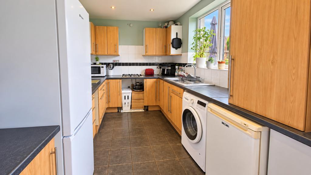 House in Romford - More