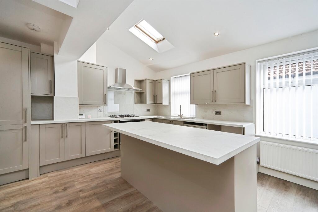 House in Pudsey, Hillfoot, Stanningley - View 3
