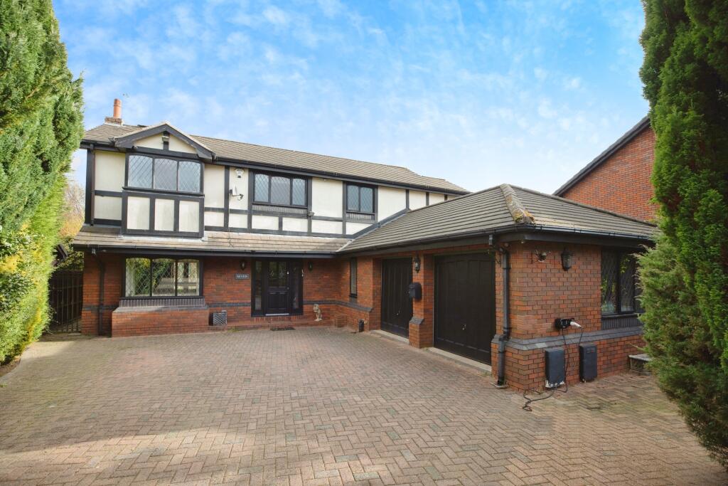 4-bed detached on Braewood Close, Bury, Lancashire, BL9, £600,000
