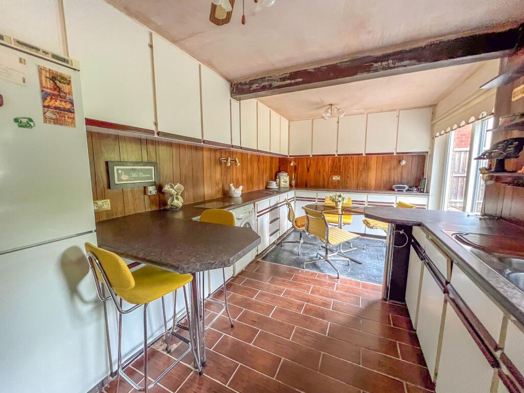 House in Nuneaton and Bedworth, Warwickshire - View 5