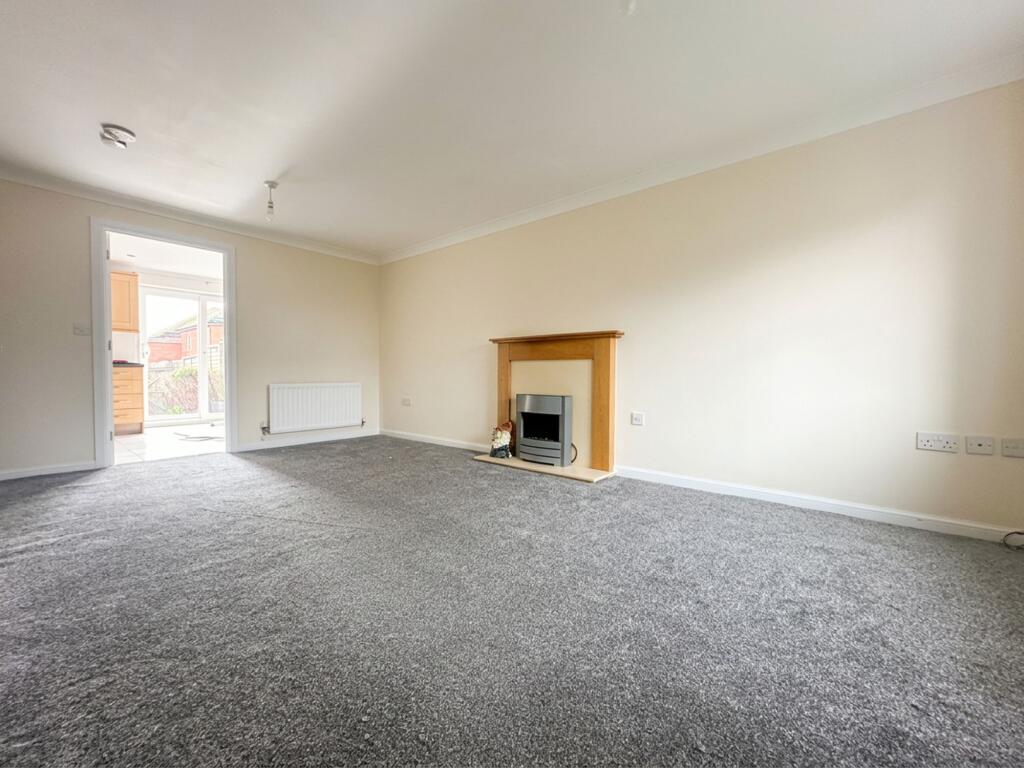 Roundhouse Crescent, Peacehaven, BN10 8GL photo 2