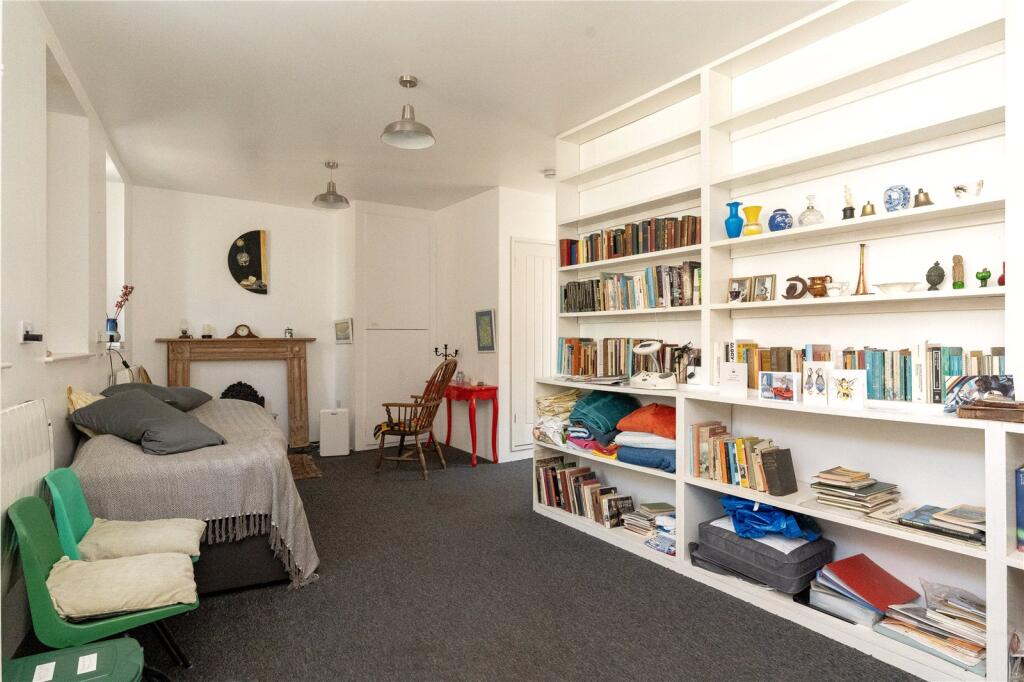 Apartment in Truro - View 5