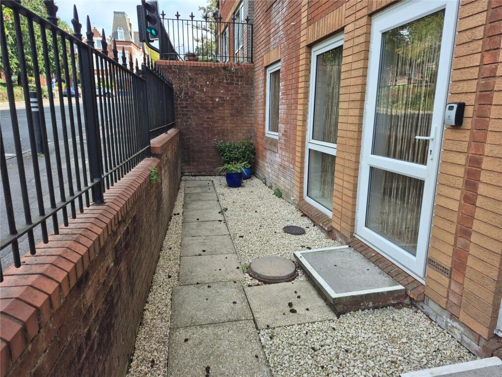 Apartment in Poole - View 2