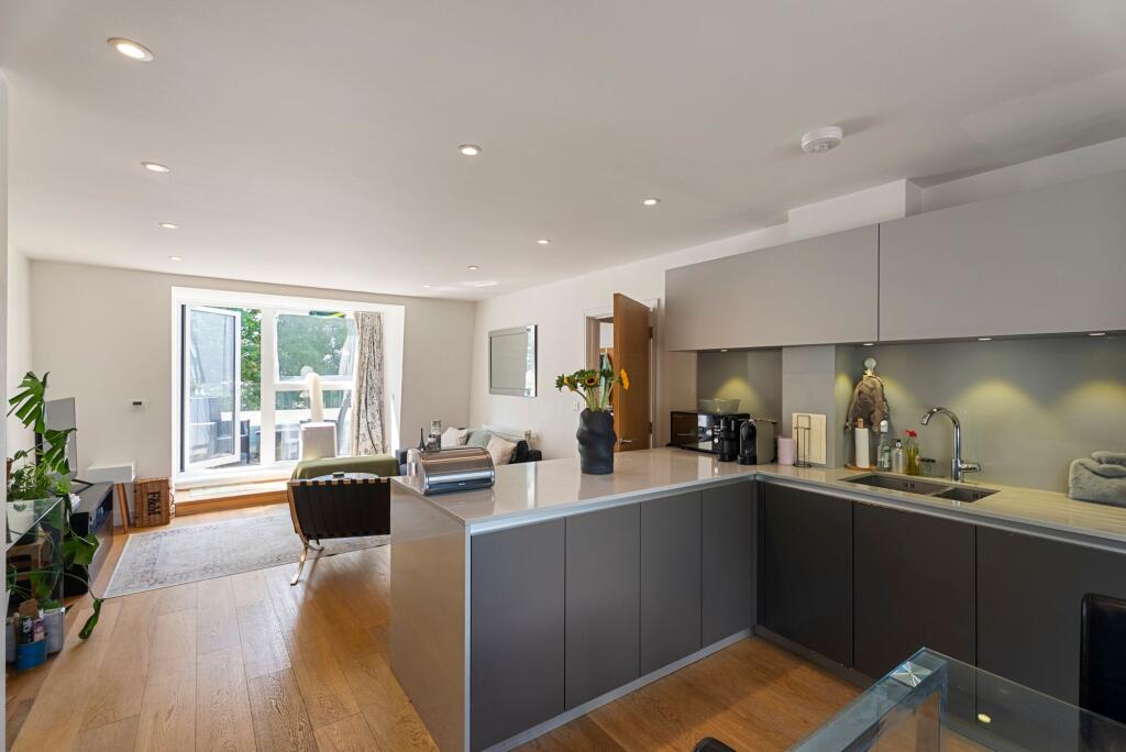 Apartment in London - More