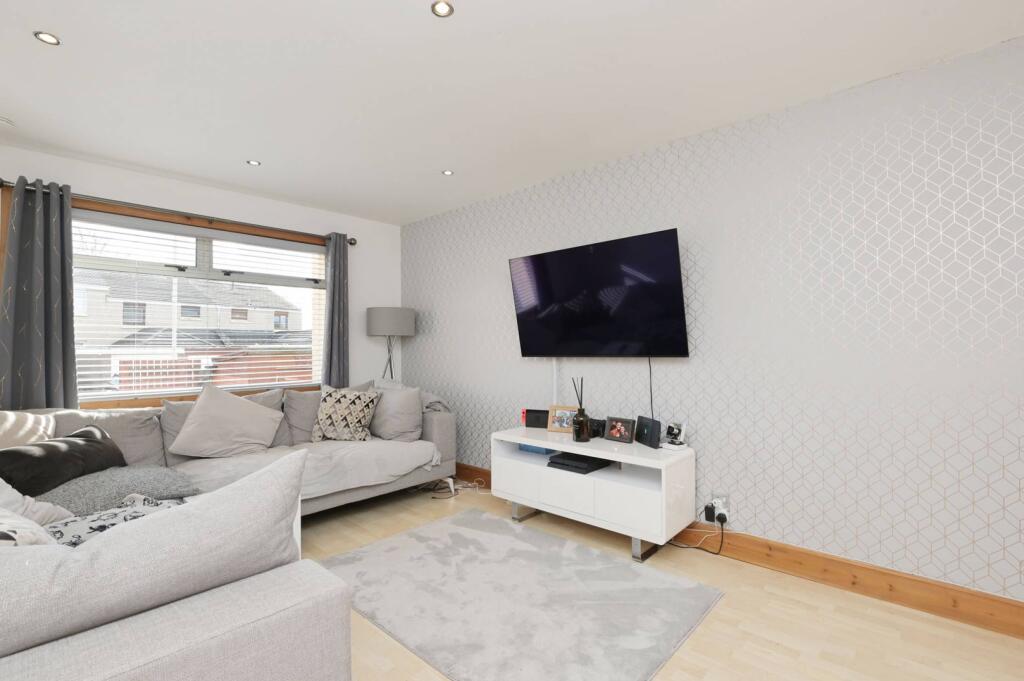37 Meldrum Court, Dunfermline, KY11 4XR photo 3