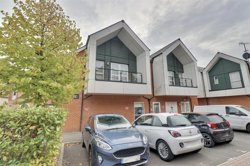1-bed flat on Oasthouse Drive, Horndean, Waterlooville, £150,000