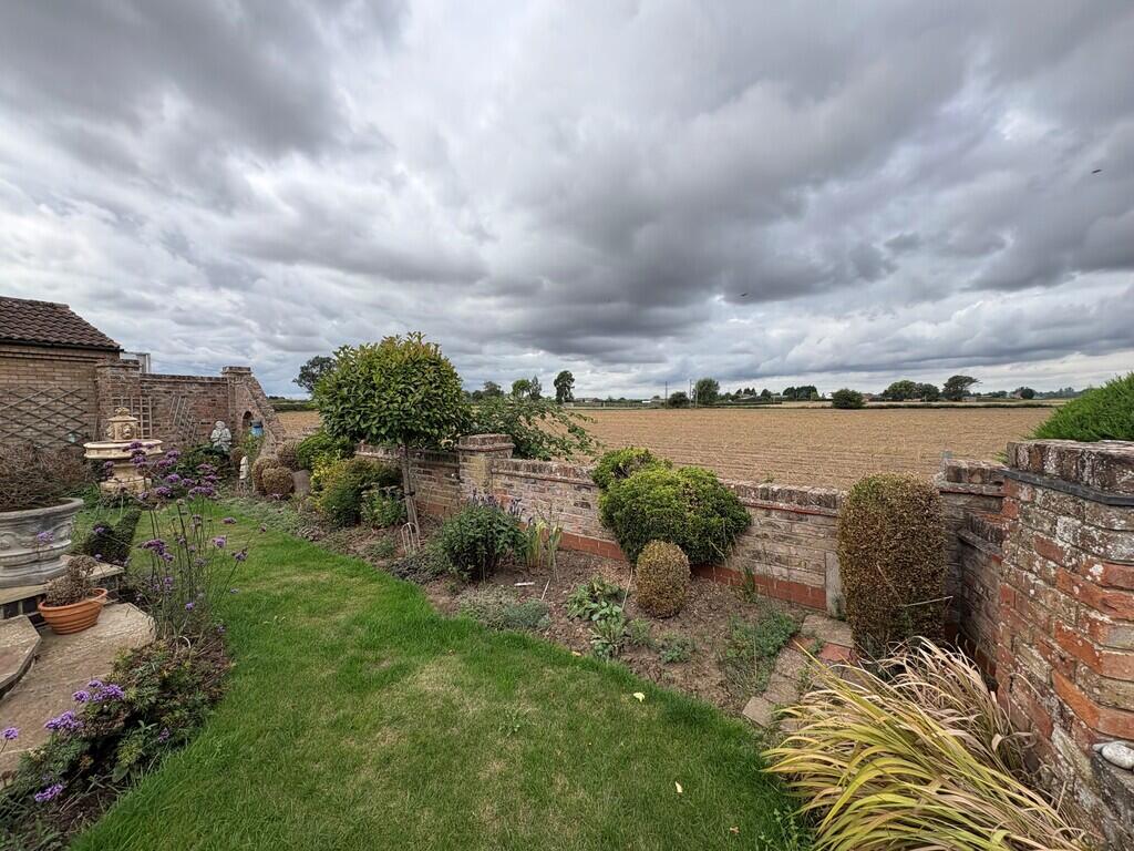 House in South Holland, Surfleet - View 2