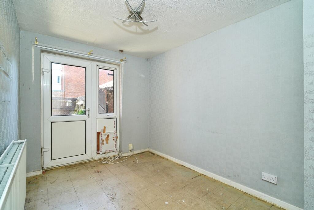 Linton Close, Redditch - More