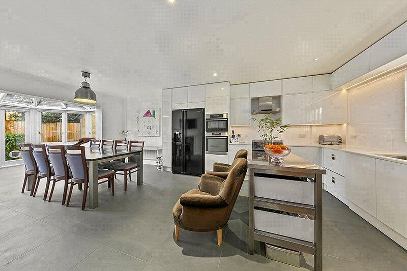 Layton Place, Kew, Surrey, TW9 photo 2