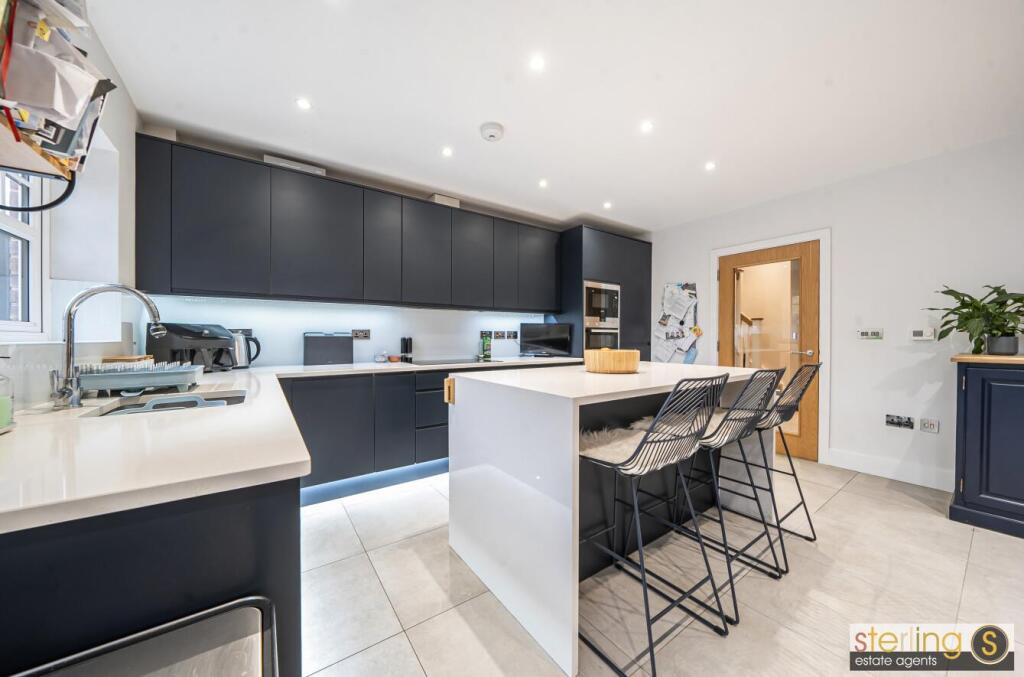 House in Dacorum, Tring - View 4