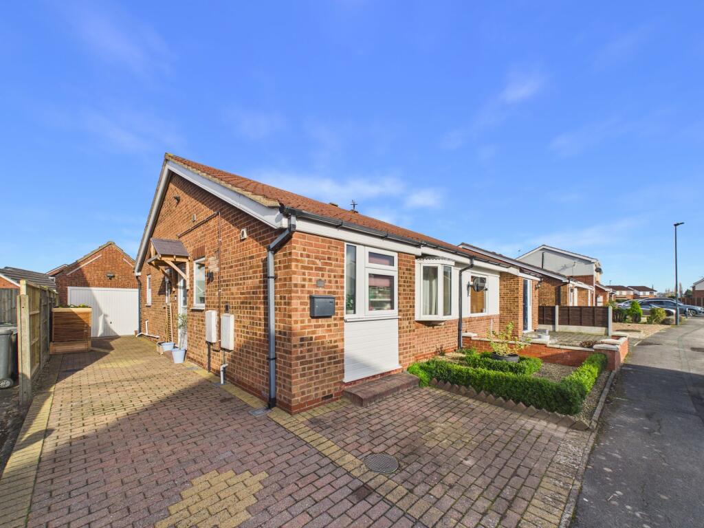 2-bed semi-detached on Peppermint Way, Selby, YO8, £200,000