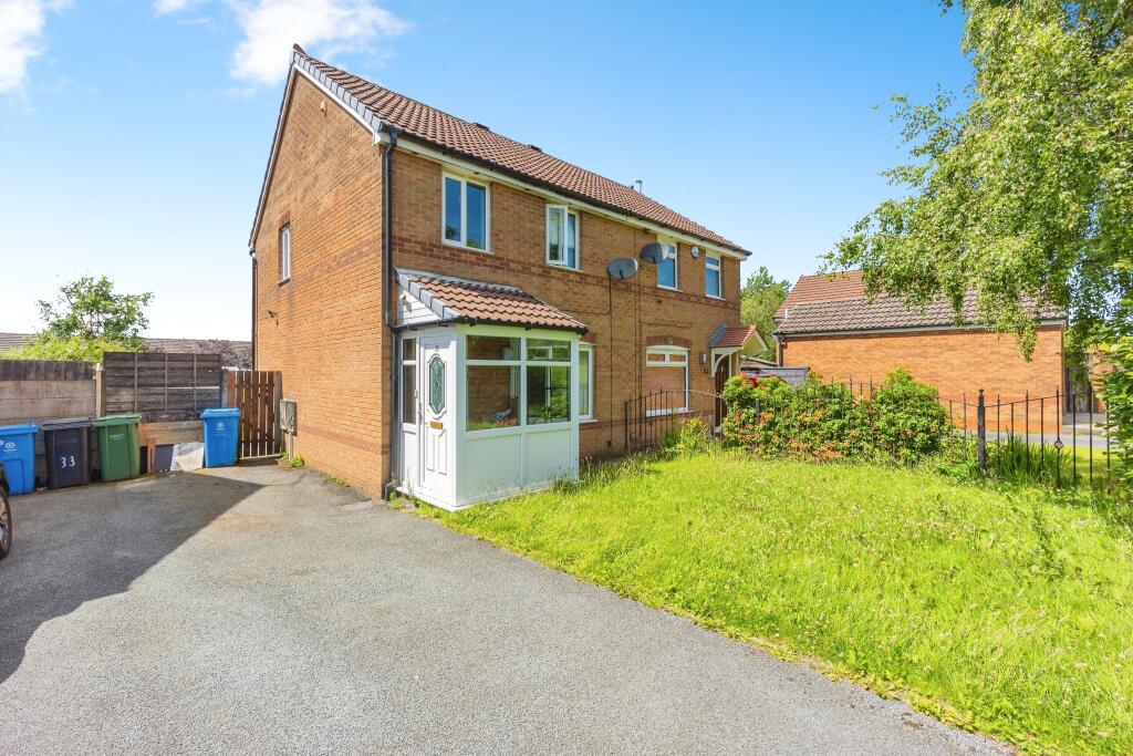 Main image of property: Pearly Bank, Oldham, OL1