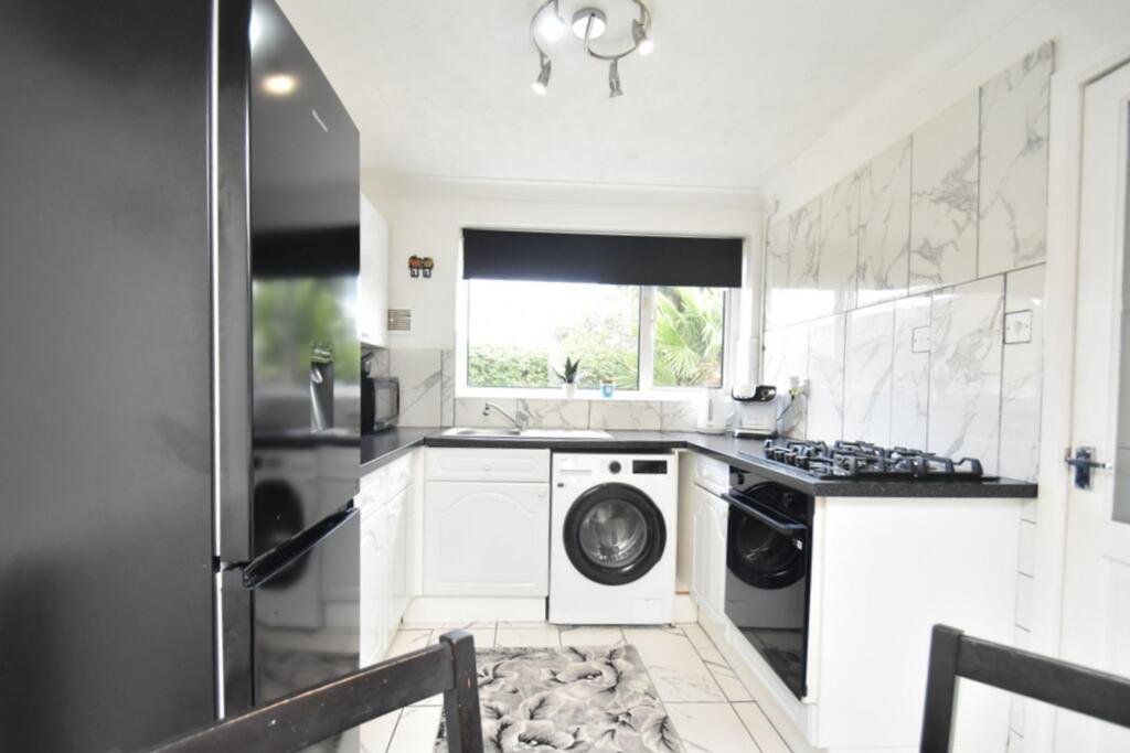 Shakespeare Road, St. Ives, PE27 photo 3