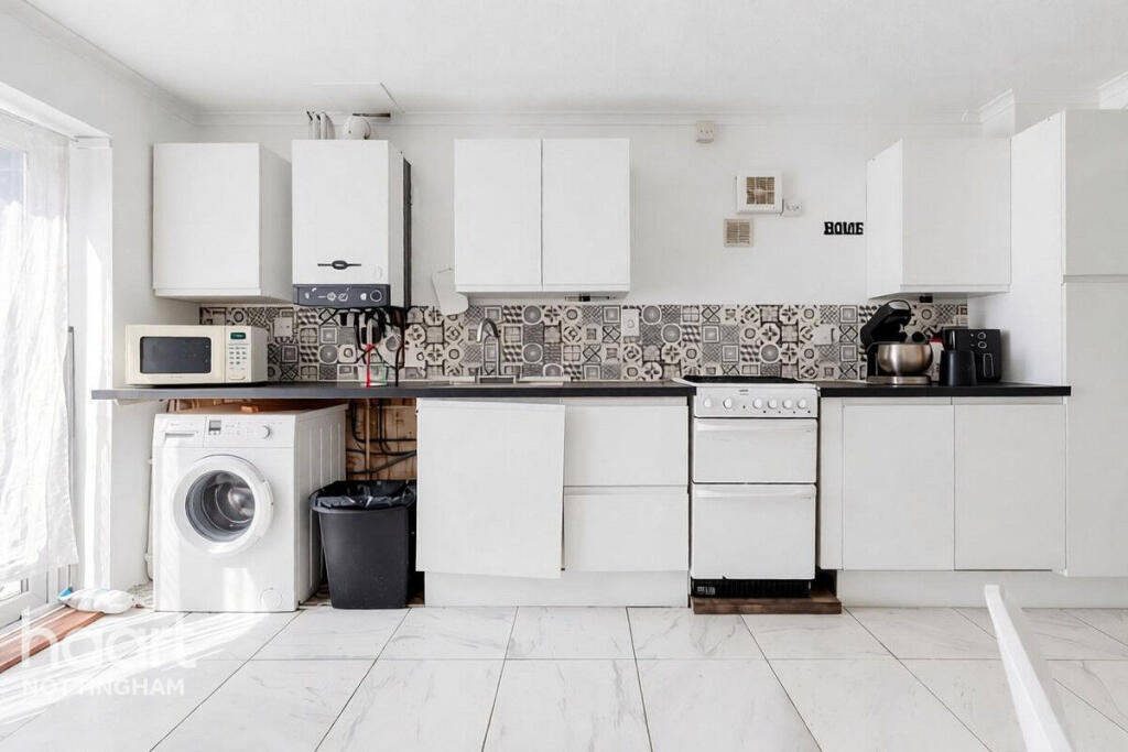 House in Nottingham - View 5