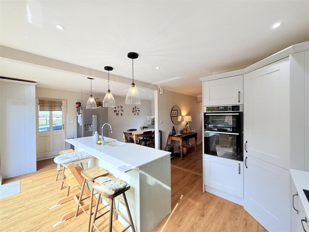 Millfield Drive, Buxhall photo 4